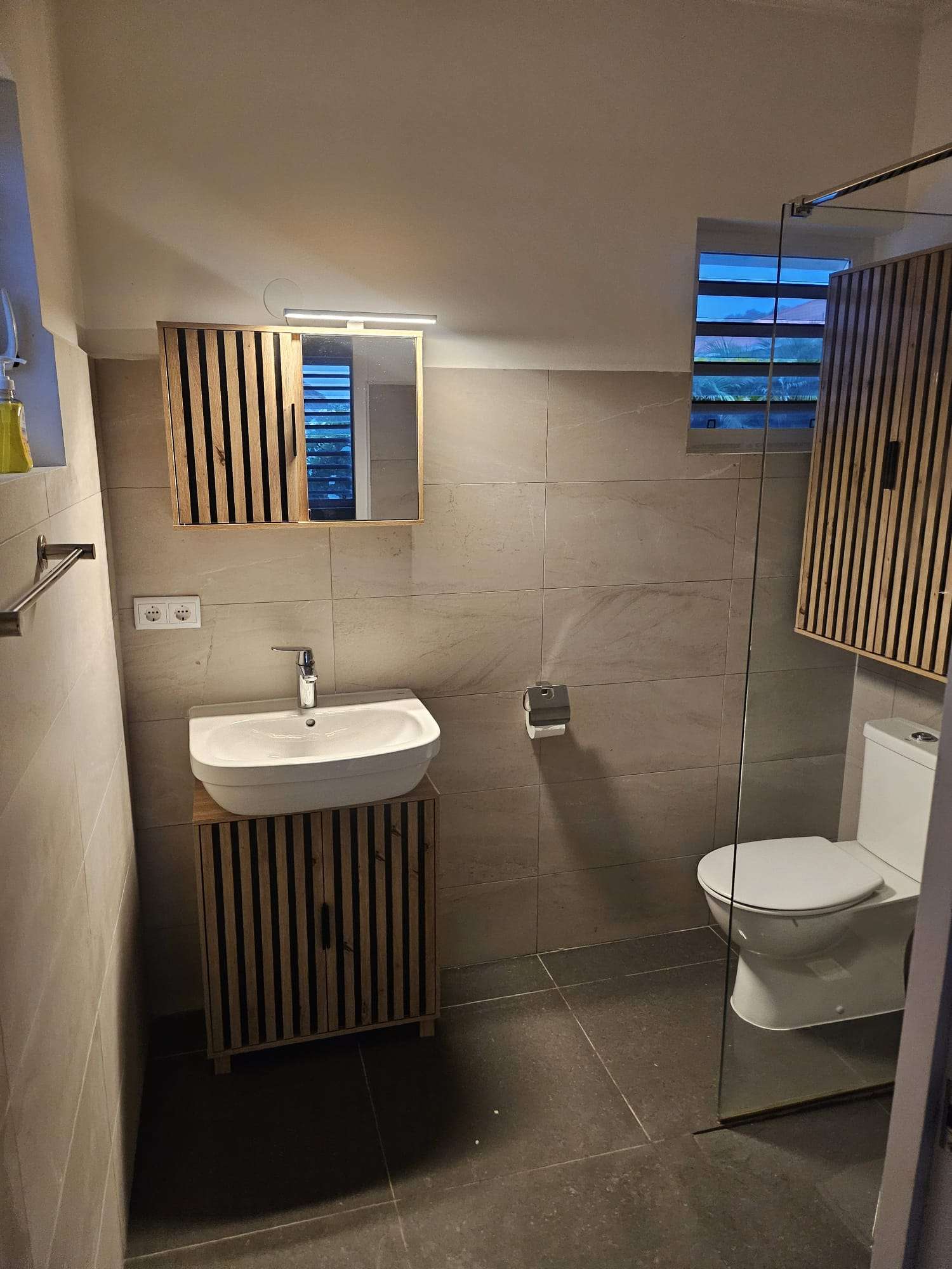 Bathroom with oak vanity unit, mirror cabinet and walk-in shower